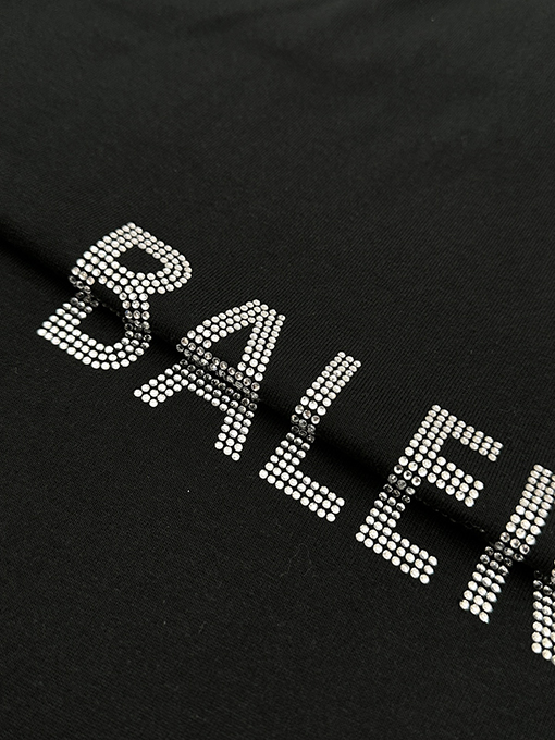 バレンシアガ 前後の文字ロゴ半袖Tシャツ