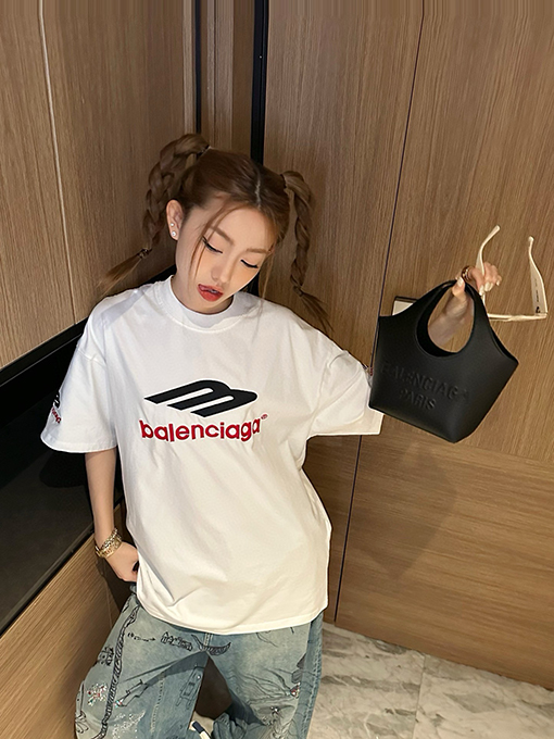 バレンシアガコピー  大きなMロゴ刺繍刺繍半袖Tシャツ