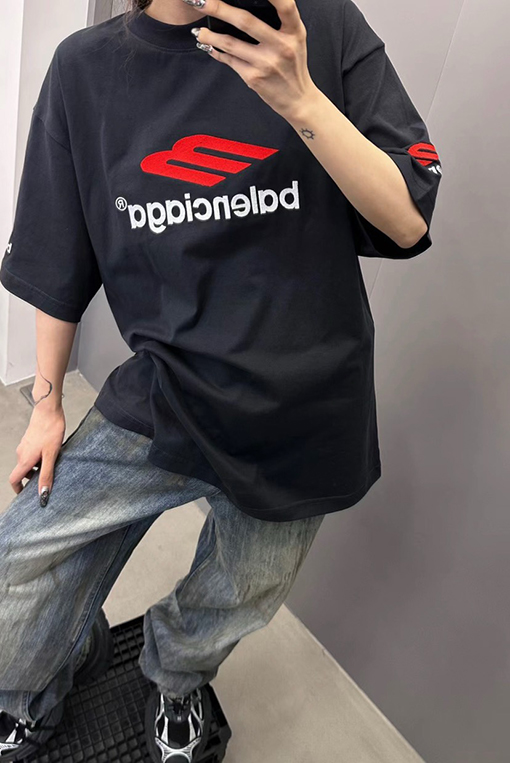 バレンシアガコピー  大きなMロゴ刺繍刺繍半袖Tシャツ