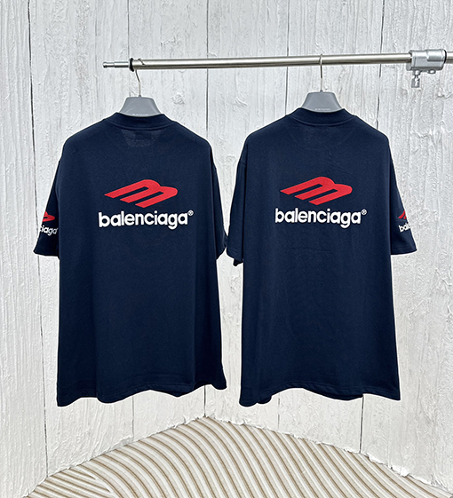 バレンシアガコピー  大きなMロゴ刺繍刺繍半袖Tシャツ
