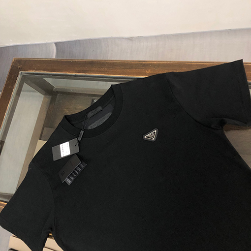 プラダスーパーコピー 新しいファッションラウンドネック半袖Tシャツ