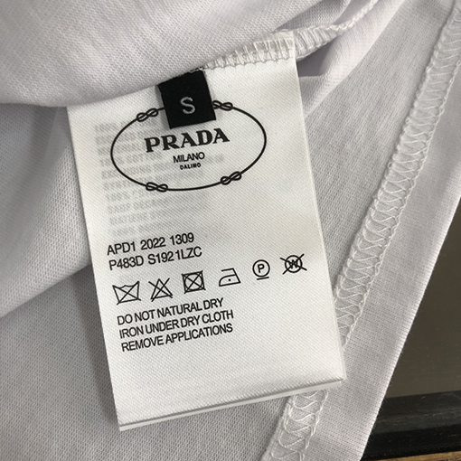 プラダスーパーコピー 新しいファッションラウンドネック半袖Tシャツ