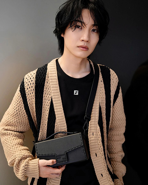 フェンディコピー メタリックFマーク半袖Tシャツ