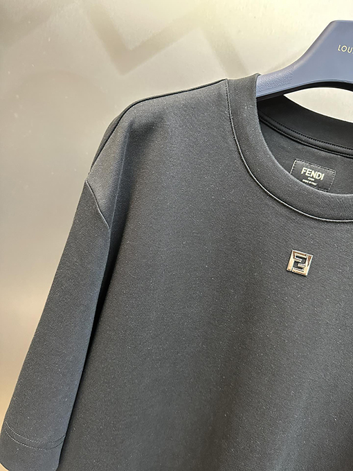 フェンディコピー メタリックFマーク半袖Tシャツ