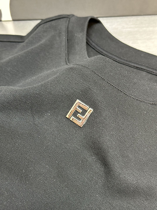 フェンディコピー メタリックFマーク半袖Tシャツ