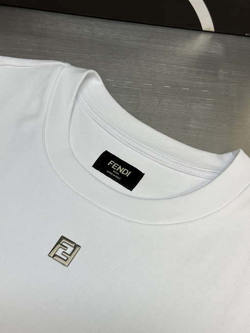 フェンディコピー メタリックFマーク半袖Tシャツ