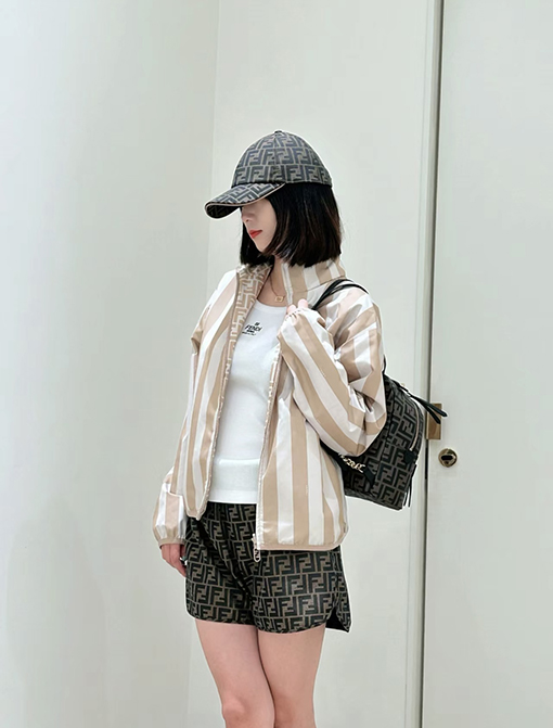 フェンディ 両面ナイロンプリントウインドブレーカー