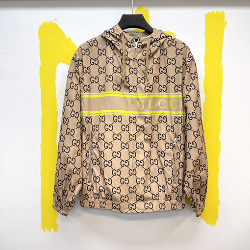 グッチ 軽量ナイロンプリントフード付きジャケット