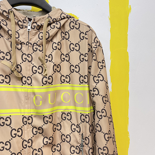 グッチ 軽量ナイロンプリントフード付きジャケット