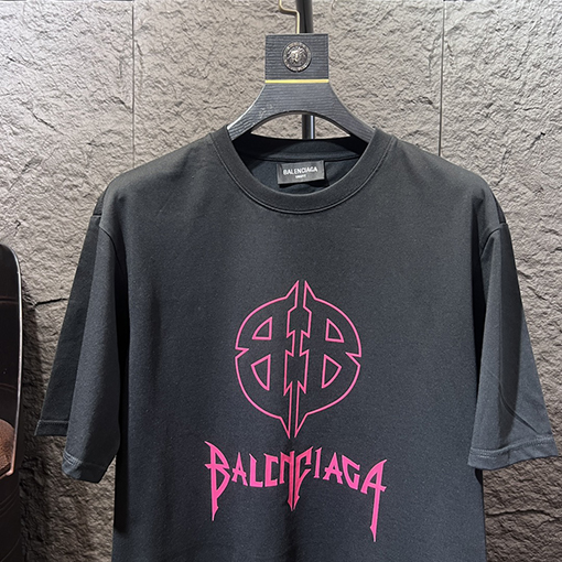 バレンシアガ 胸のクラシックなダブルB文字ロゴパターン半袖Tシャツ