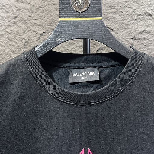 バレンシアガ 胸のクラシックなダブルB文字ロゴパターン半袖Tシャツ