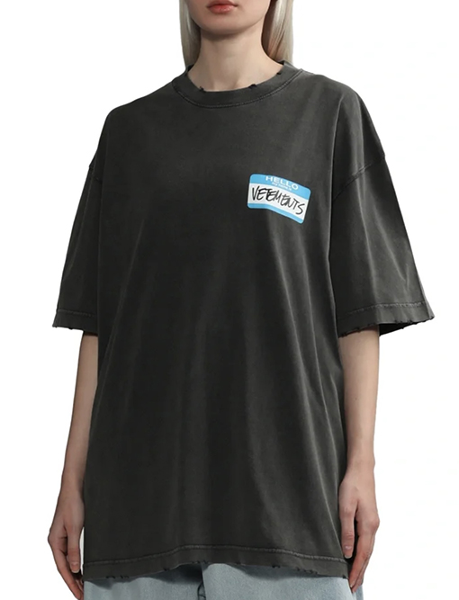 バレンシアガ  デザイナーのサイン入り半袖Tシャツ