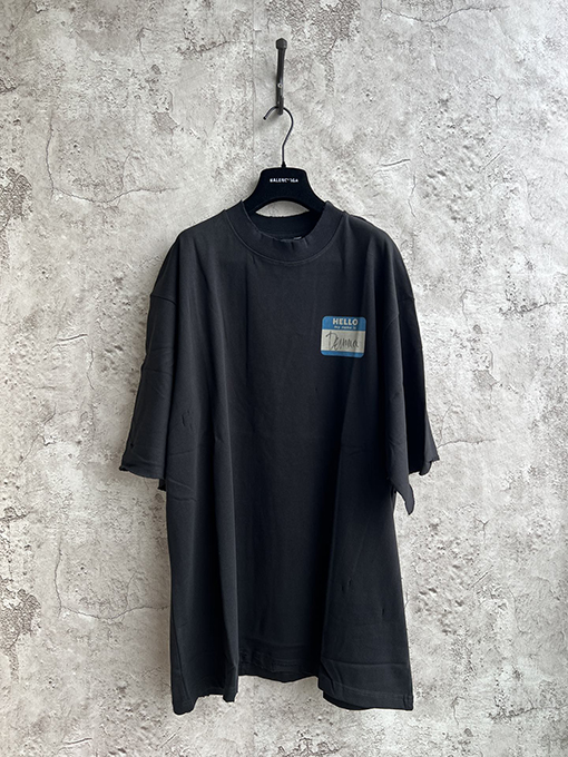 バレンシアガ  デザイナーのサイン入り半袖Tシャツ