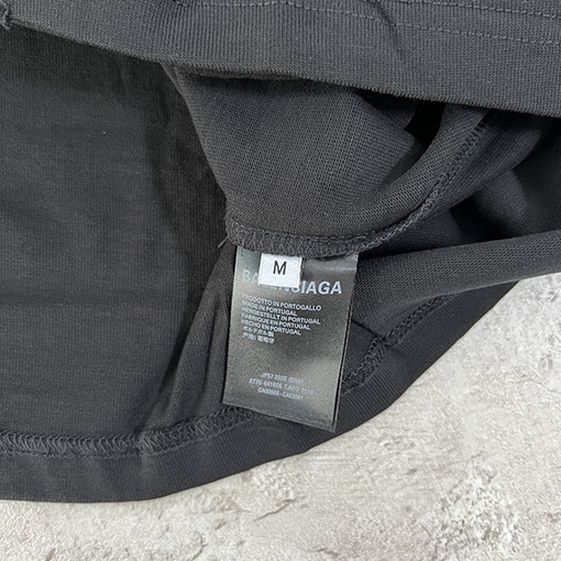 バレンシアガ  デザイナーのサイン入り半袖Tシャツ