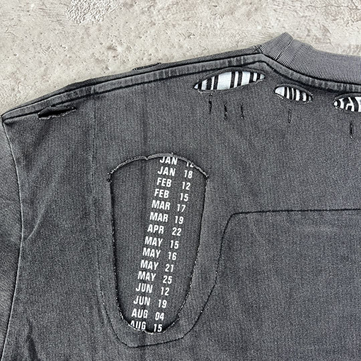 バレンシアガ 最も壊れた穴の後ろに文字の半袖Tシャツ