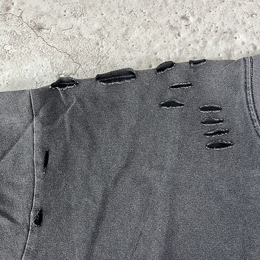 バレンシアガ 最も壊れた穴の後ろに文字の半袖Tシャツ