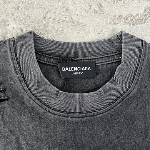 バレンシアガ 最も壊れた穴の後ろに文字の半袖Tシャツ