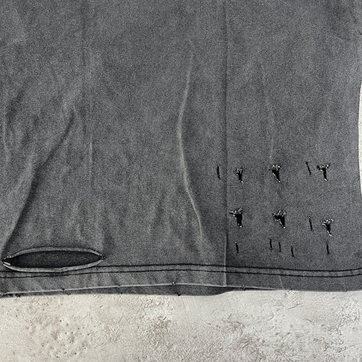 バレンシアガ  最も壊れた穴の後ろに文字の半袖Tシャツ