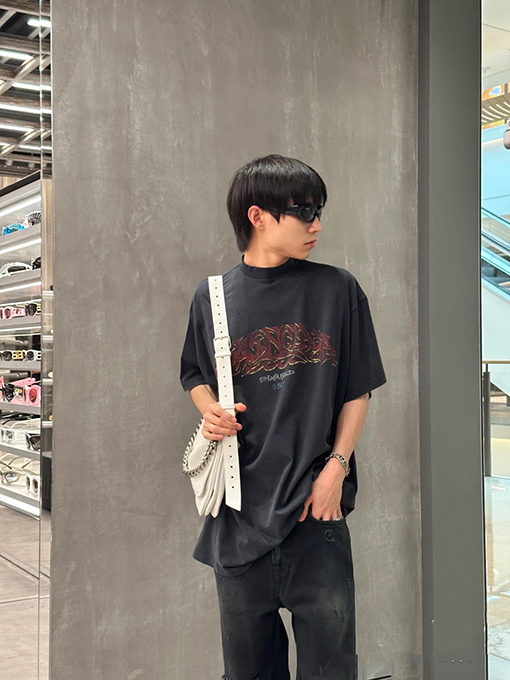 バレンシアガコピー ウォッシュソルトミルヴィンテージプリントトーテムクルーネック半袖Tシャツ