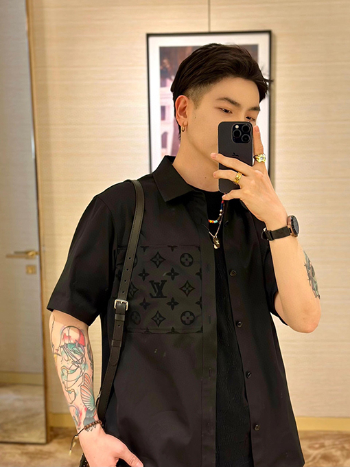 ルイヴィトン  ポートレートアルファベットロゴ半袖Tシャツ