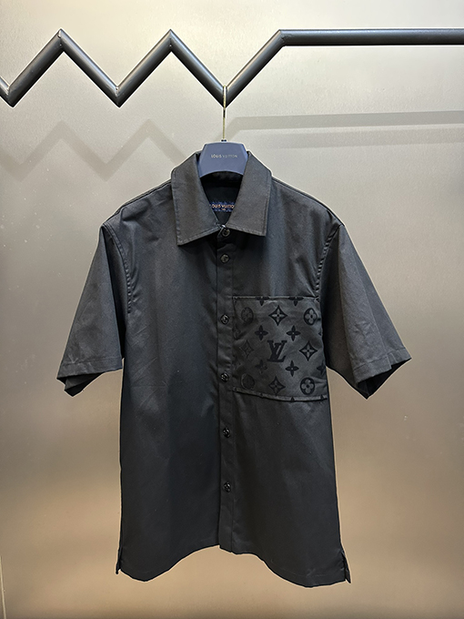 ルイヴィトン  ポートレートアルファベットロゴ半袖Tシャツ