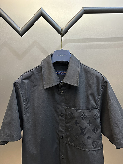ルイヴィトン  ポートレートアルファベットロゴ半袖Tシャツ