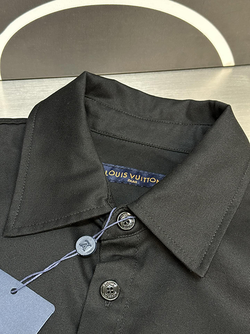 ルイヴィトン  ポートレートアルファベットロゴ半袖Tシャツ