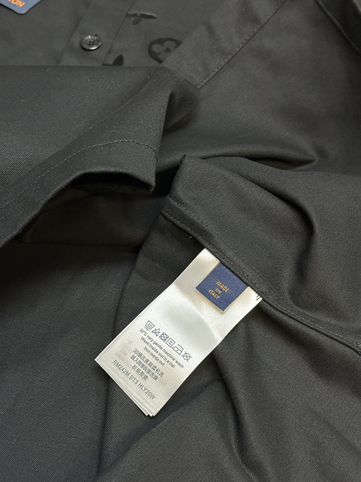 ルイヴィトン  ポートレートアルファベットロゴ半袖Tシャツ