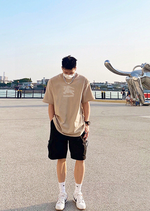 バーバリースーパーコピー  軍馬大ロゴロゴ刺繍半袖Tシャツ