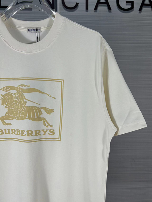 バーバリースーパーコピー 乗馬騎士軍馬ロゴスエードフォームプリント半袖Tシャツ