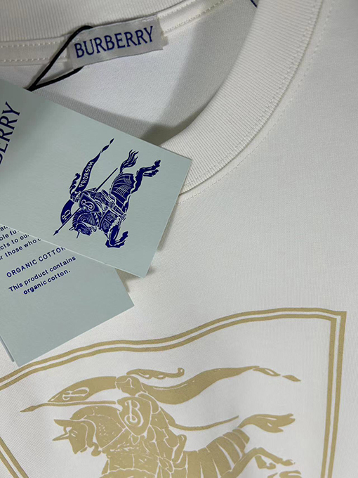 バーバリースーパーコピー 乗馬騎士軍馬ロゴスエードフォームプリント半袖Tシャツ