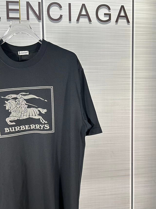 バーバリースーパーコピー 乗馬騎士軍馬ロゴスエードフォームプリント半袖Tシャツ