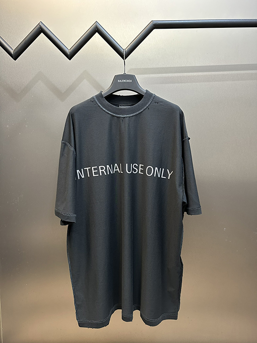 バレンシアガ ないぶしようのみバックステッチプリント半袖Tシャツ