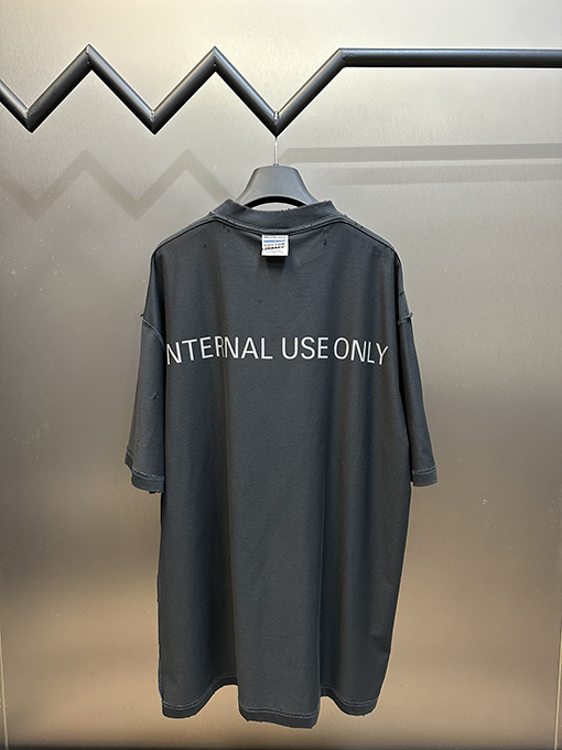 バレンシアガ ないぶしようのみバックステッチプリント半袖Tシャツ