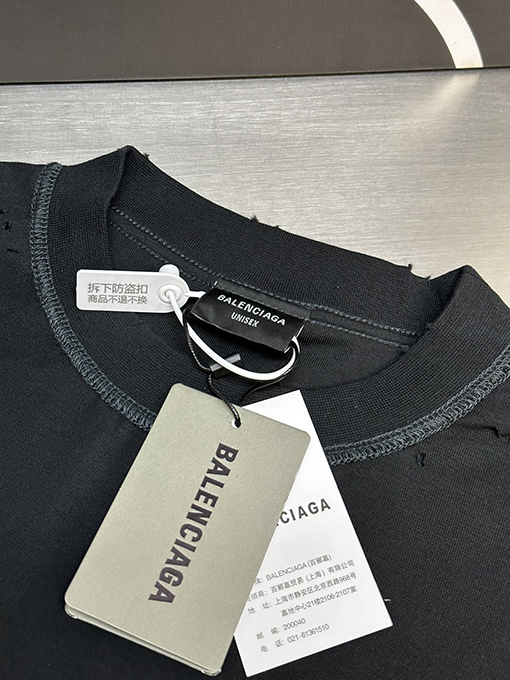 バレンシアガ ないぶしようのみバックステッチプリント半袖Tシャツ