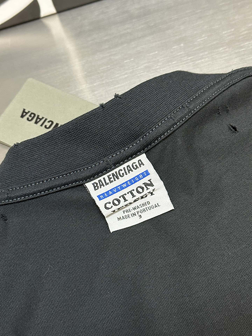 バレンシアガ  ないぶしようのみバックステッチプリント半袖Tシャツ