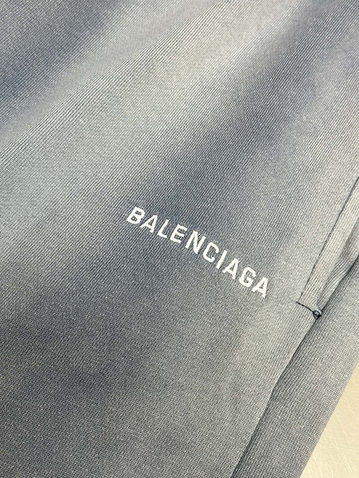 バレンシアガ ヘイズブルー刺繍アルファベットショートパンツ