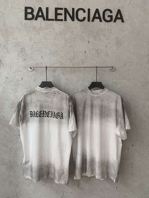 バレンシアガ 新しい背中のサンスクリット語の磨かれた穴の半袖Tシャツ