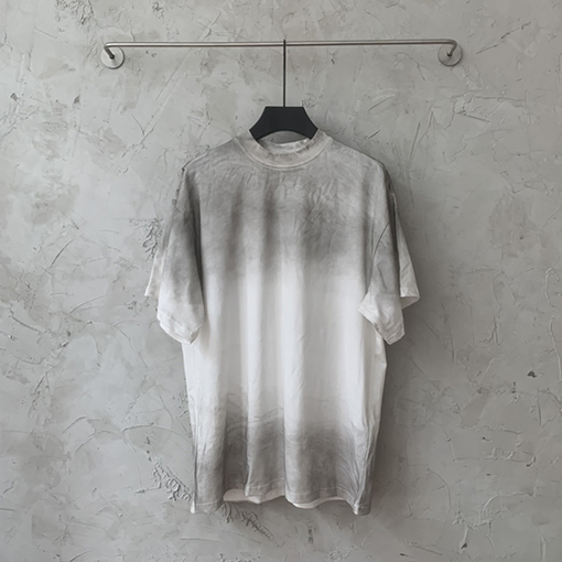 バレンシアガ 新しい背中のサンスクリット語の磨かれた穴の半袖Tシャツ