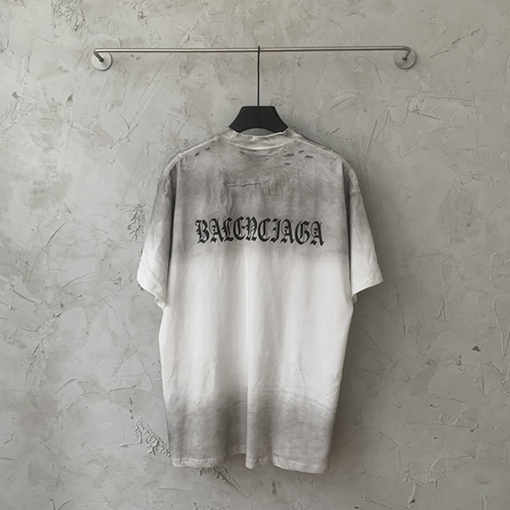 バレンシアガ   新しい背中のサンスクリット語の磨かれた穴の半袖Tシャツ