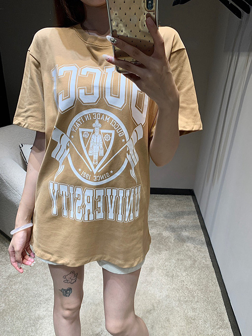 グッチ 新しい校章プリント半袖Tシャツ