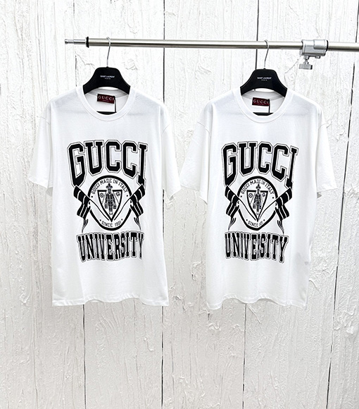グッチ 新しい校章プリント半袖Tシャツ