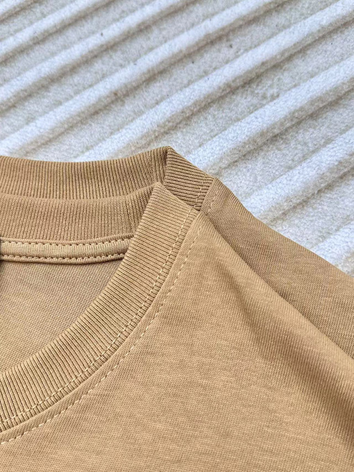 グッチ 新しい校章プリント半袖Tシャツ