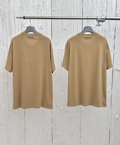 グッチ 新しい校章プリント半袖Tシャツ