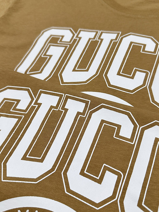 グッチ 新しい校章プリント半袖Tシャツ