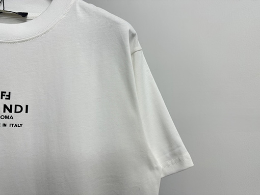 フェンディコピー シンプルなロゴの小さな文字の半袖Tシャツ