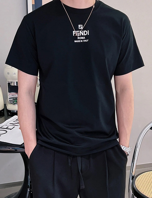 フェンディコピー シンプルなロゴの小さな文字の半袖Tシャツ