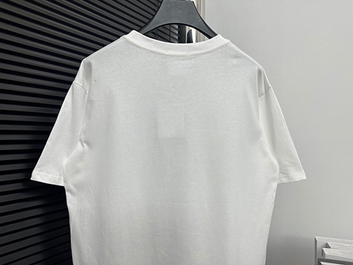 フェンディコピー シンプルなロゴの小さな文字の半袖Tシャツ