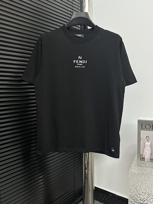 フェンディコピー シンプルなロゴの小さな文字の半袖Tシャツ