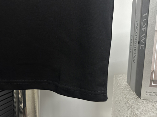 フェンディコピー シンプルなロゴの小さな文字の半袖Tシャツ